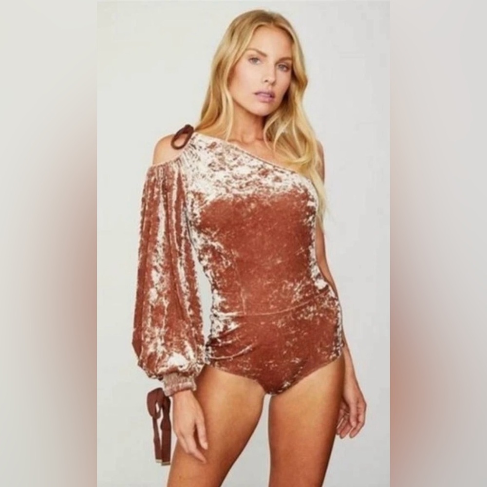 Hot as Hell Elegant Velvet One-Shoulder Top